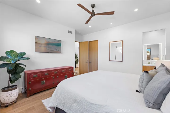 First floor ensuite guest room