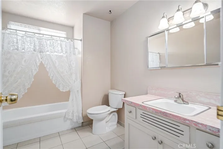1026 W Avenue J9, Lancaster, California 93534