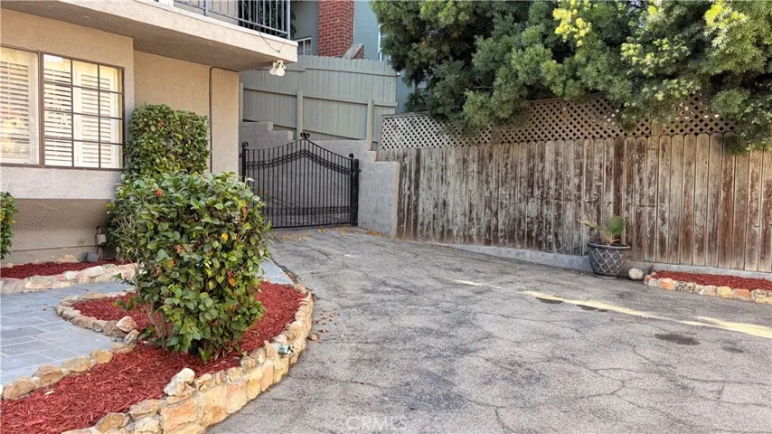3370 Troy, Los Angeles, California 90068