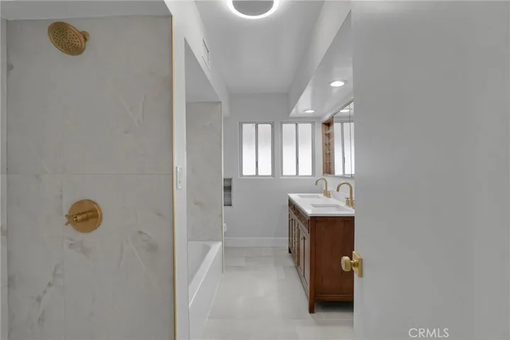 5631 Park Oak, Los Angeles, California 90068