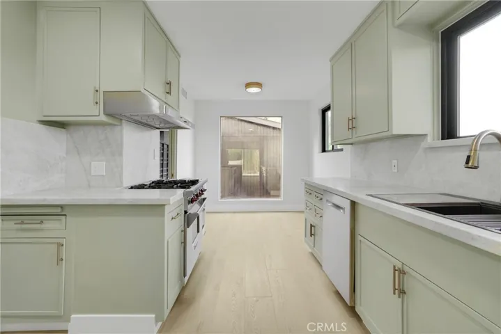 5631 Park Oak, Los Angeles, California 90068