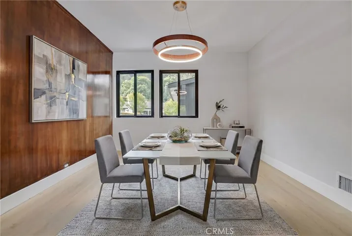 Staged Dining