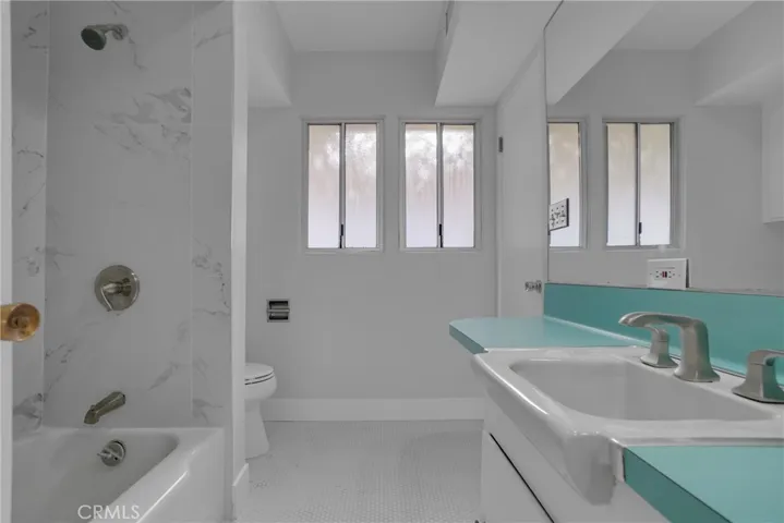 5631 Park Oak, Los Angeles, California 90068
