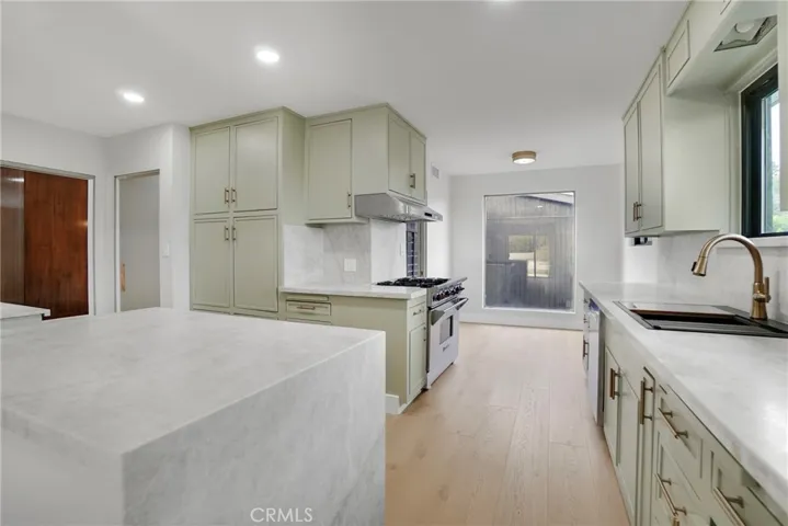 5631 Park Oak, Los Angeles, California 90068