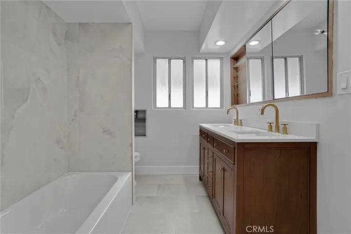 5631 Park Oak, Los Angeles, California 90068