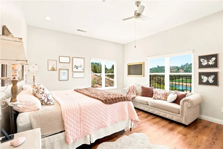 SECONDARY UPSTAIRS BEDROOM