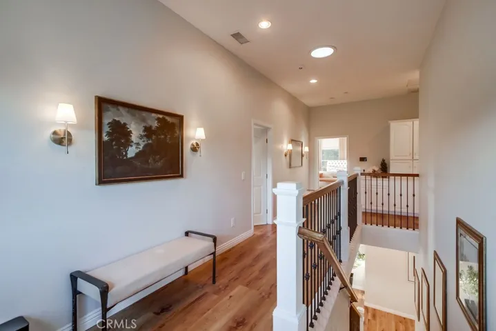 UPSTARIS HALLWAY