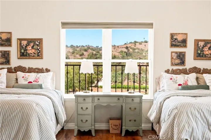 BONUS ROOM UPSTAIRS