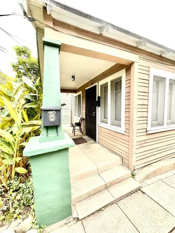Porch entry to 272
