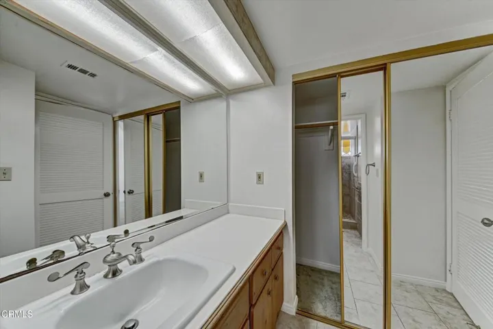 Private Bath 1