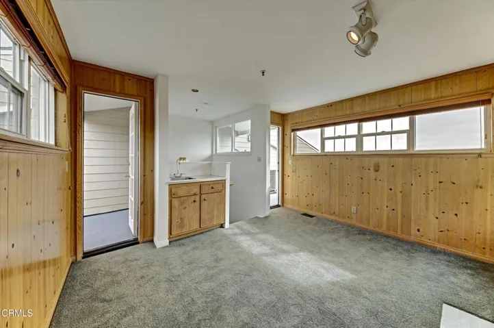 Upper Level  CrowsNest