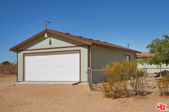 60939 Sunny Vista Road, Landers, California 92285