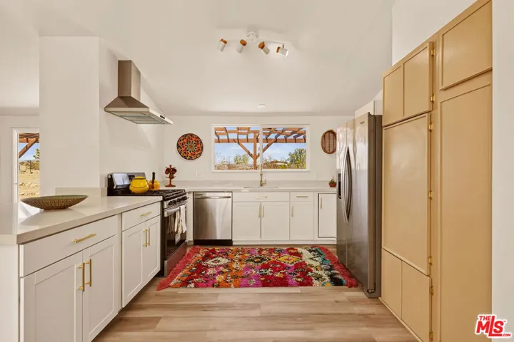 60939 Sunny Vista Road, Landers, California 92285