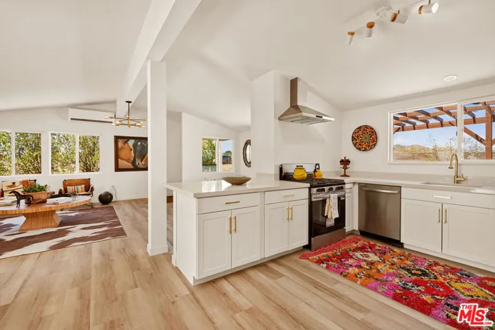 60939 Sunny Vista Road, Landers, California 92285