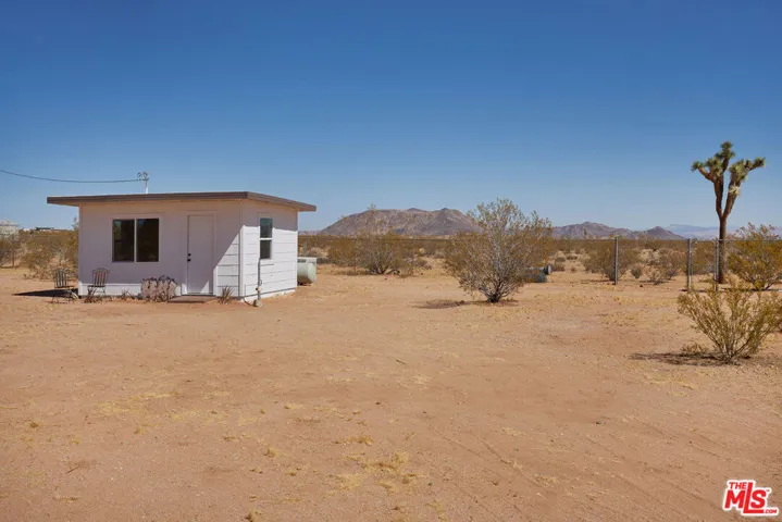60939 Sunny Vista Road, Landers, California 92285