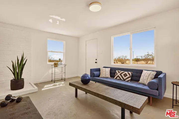 60939 Sunny Vista Road, Landers, California 92285