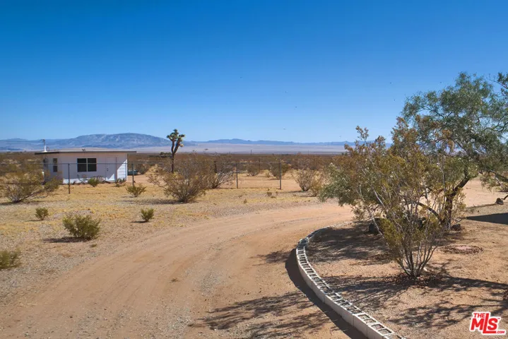 60939 Sunny Vista Road, Landers, California 92285