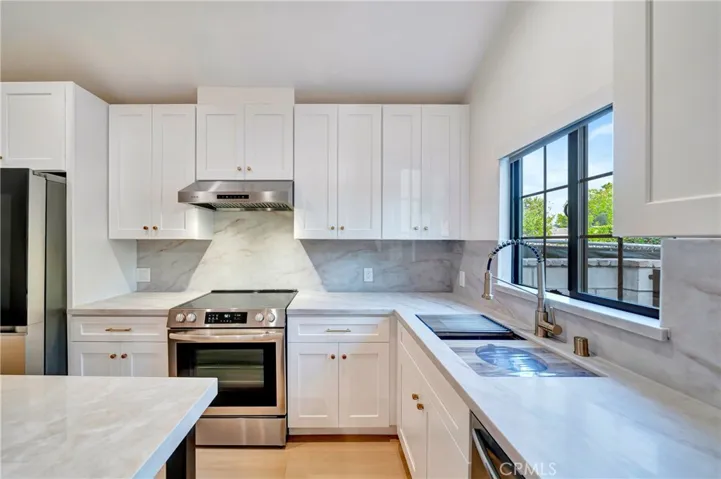 15741 Valerio St, Van Nuys, California 91406