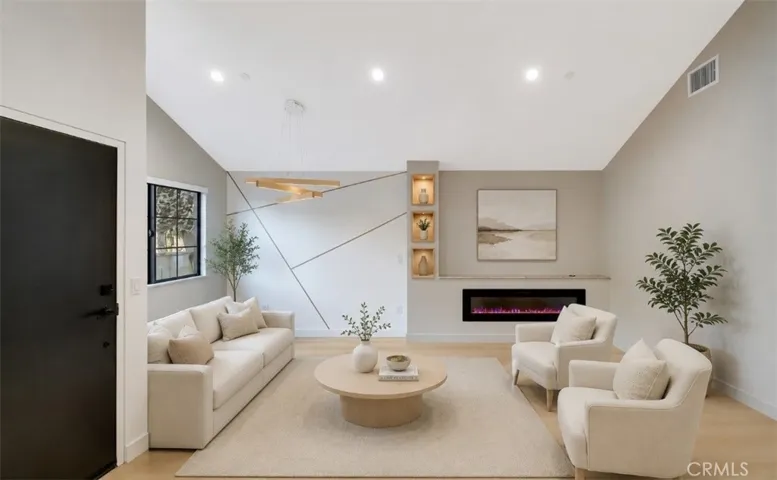 15741 Valerio St, Van Nuys, California 91406
