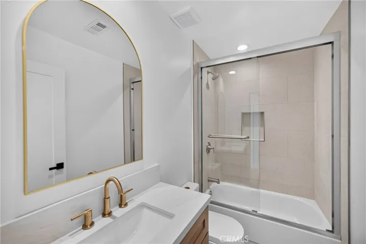 2937 10th, Los Angeles, California 90018