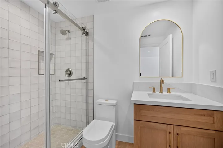 2937 10th, Los Angeles, California 90018