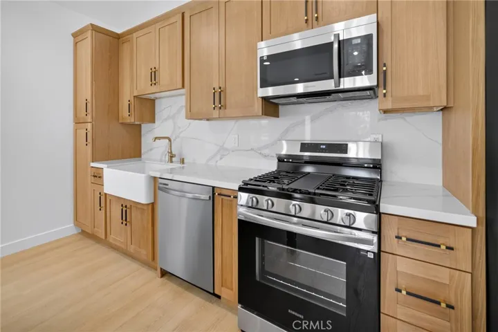 2937 10th, Los Angeles, California 90018