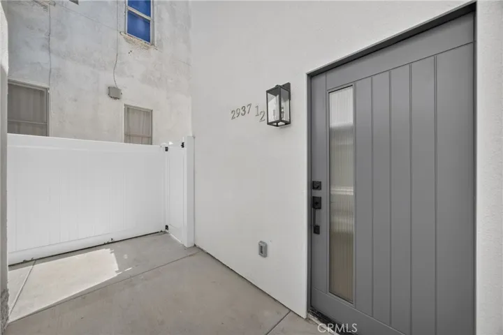 2937 10th, Los Angeles, California 90018