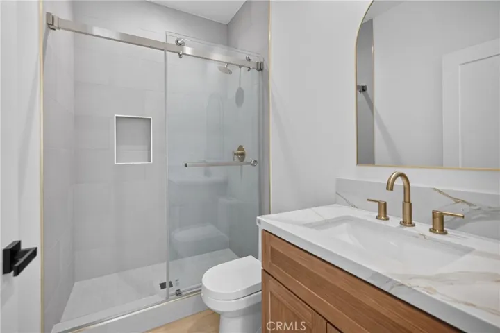 2937 10th, Los Angeles, California 90018