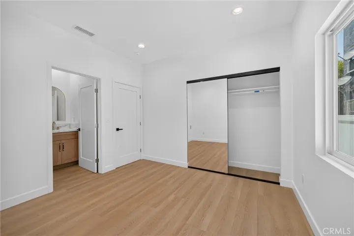2937 10th, Los Angeles, California 90018