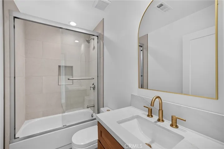 2937 10th, Los Angeles, California 90018