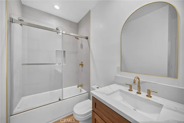2937 10th, Los Angeles, California 90018