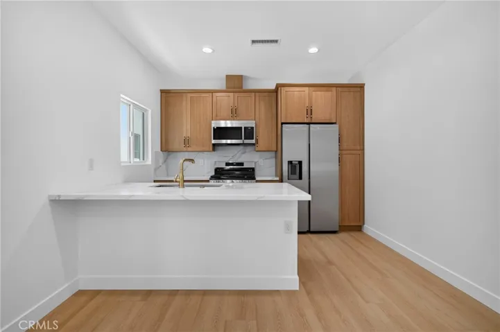 2937 10th, Los Angeles, California 90018