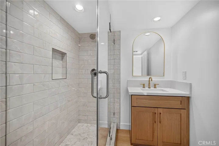 2937 10th, Los Angeles, California 90018