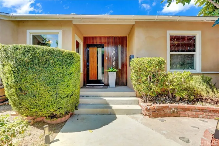 20355 Mobil, Winnetka, California 91306