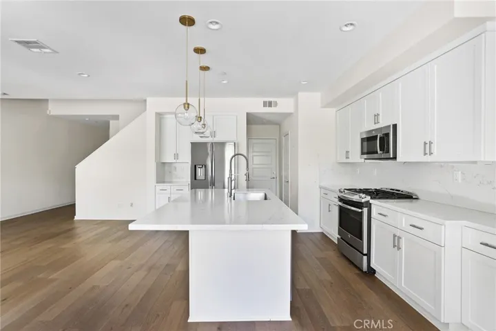 216 Finch, Lake Forest, California 92630