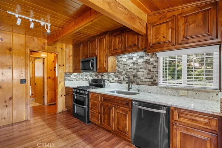 5180 Lone Pine Canyon, Wrightwood, California 92397