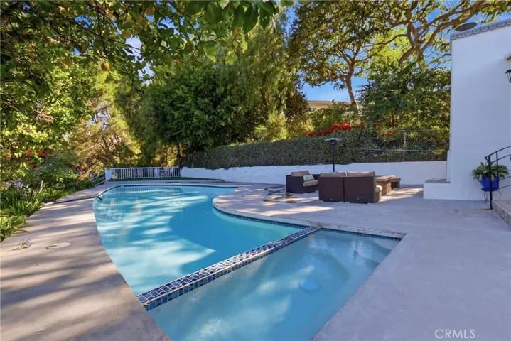 2 Hitching Post, Rolling Hills Estates, California 90274