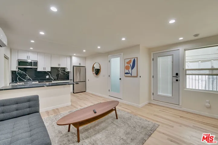 9042 Phyllis Avenue B, West Hollywood, California 90069