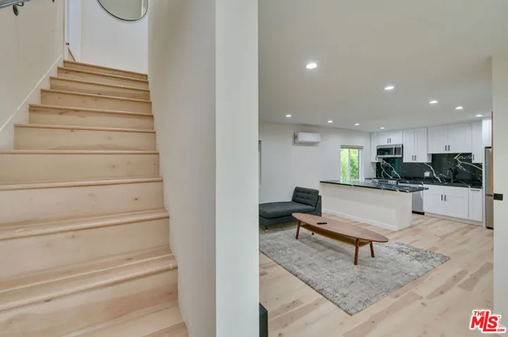 9042 Phyllis Avenue B, West Hollywood, California 90069