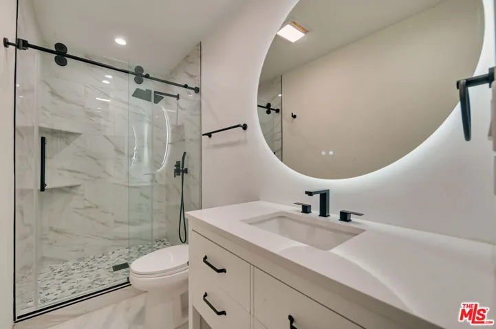 9042 Phyllis Avenue B, West Hollywood, California 90069