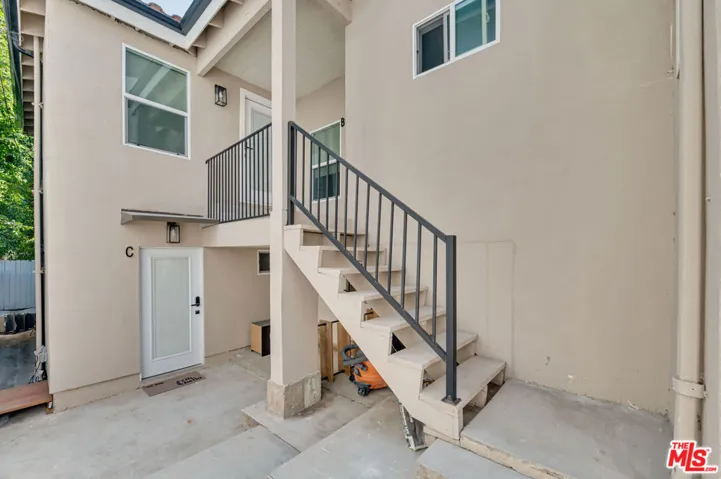 9042 Phyllis Avenue B, West Hollywood, California 90069