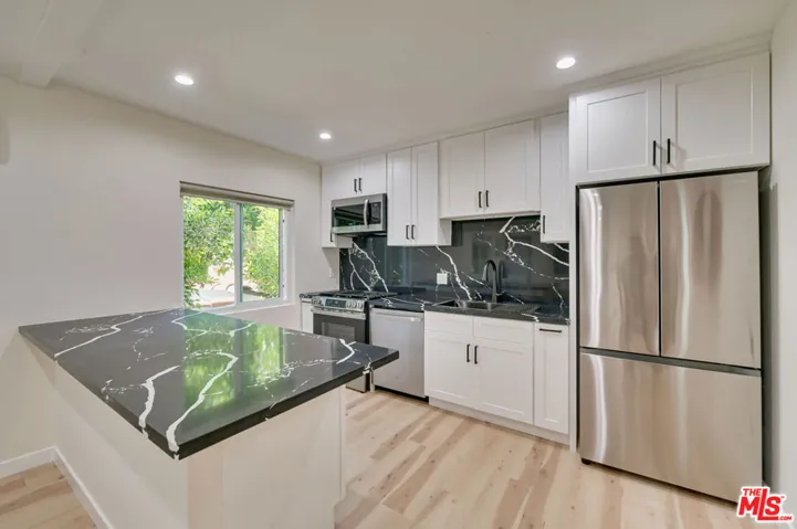 9042 Phyllis Avenue B, West Hollywood, California 90069