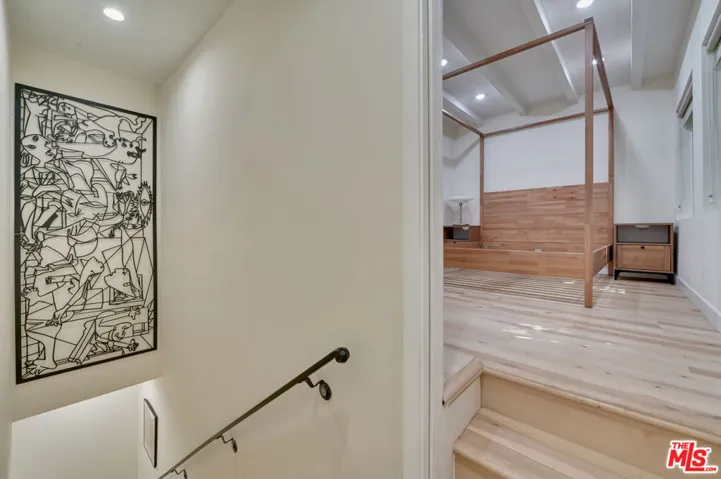 9042 Phyllis Avenue B, West Hollywood, California 90069