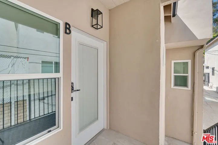 9042 Phyllis Avenue B, West Hollywood, California 90069