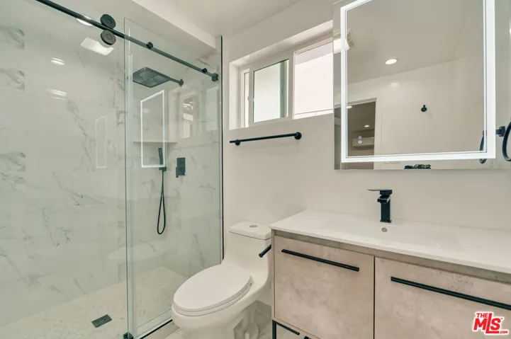9042 Phyllis Avenue B, West Hollywood, California 90069