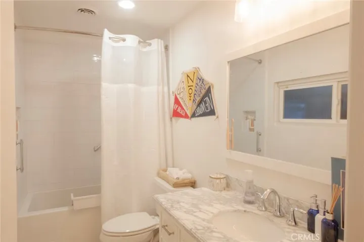 2170 Vista Entrada, Newport Beach, California 92660