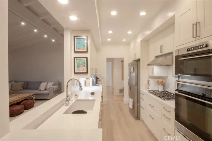 2170 Vista Entrada, Newport Beach, California 92660