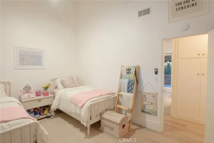 2170 Vista Entrada, Newport Beach, California 92660