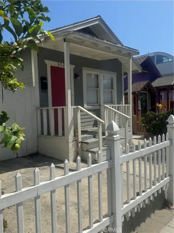 652 Navy Street, Santa Monica, California 90405