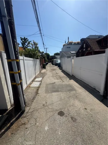 652 Navy Street, Santa Monica, California 90405